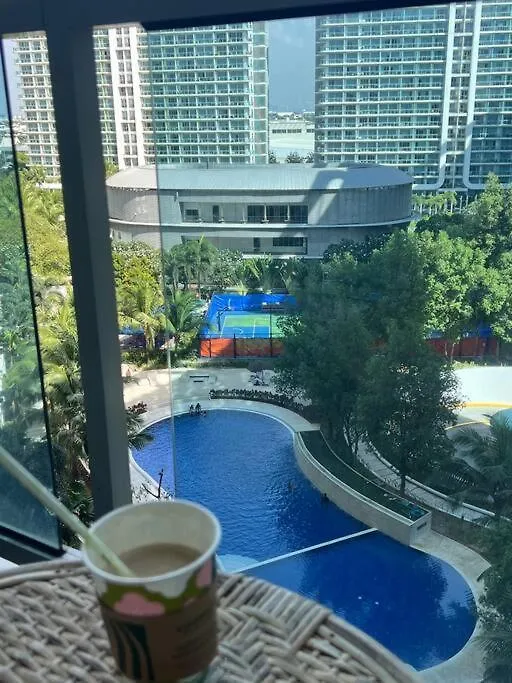 1Br Beach Club Pool View Suite At Azure-Maui Manila