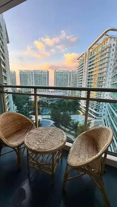 1Br Beach Club Pool View Suite At Azure-Maui Manila