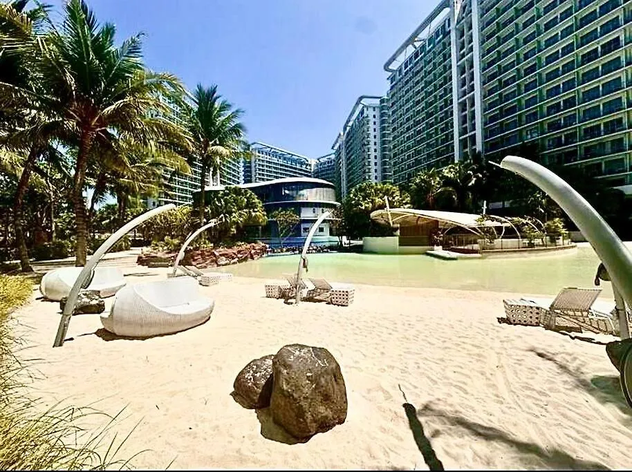 1Br Beach Club Pool View Suite At Azure-Maui Manila Philippines