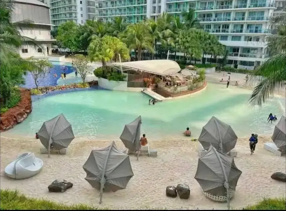 1Br Beach Club Pool View Suite At Azure-Maui Manila 0*,
