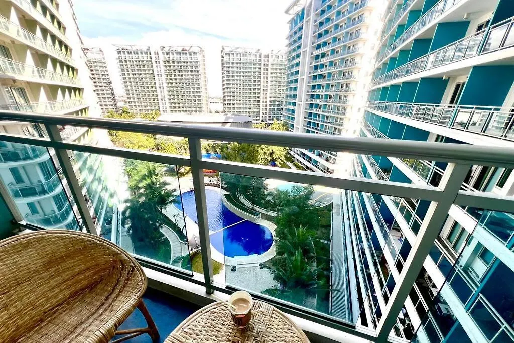 1Br Beach Club Pool View Suite At Azure-Maui Manila Philippines
