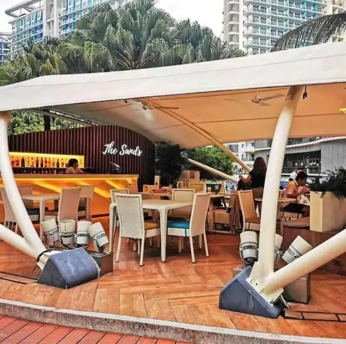1Br Beach Club Pool View Suite At Azure-Maui Manila 0*,  Philippines