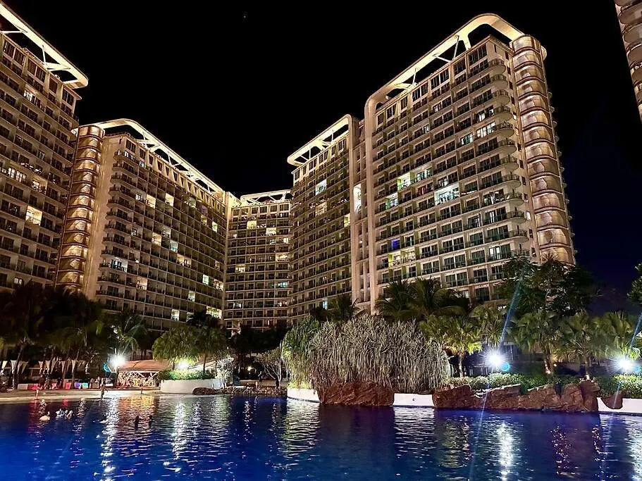 1Br Beach Club Pool View Suite At Azure-Maui Manila