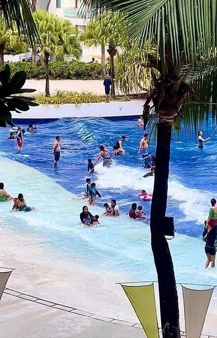 1Br Beach Club Pool View Suite At Azure-Maui Manila